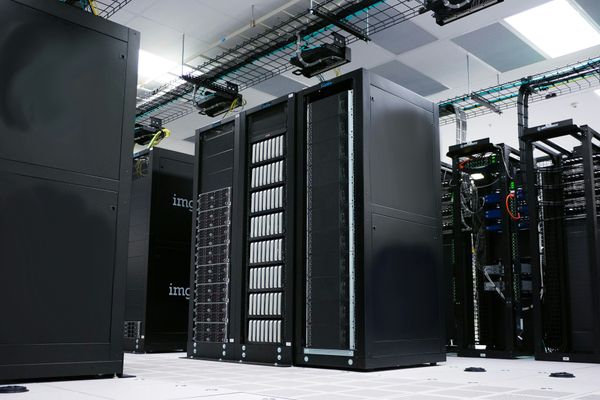 Server room precision cooling installation